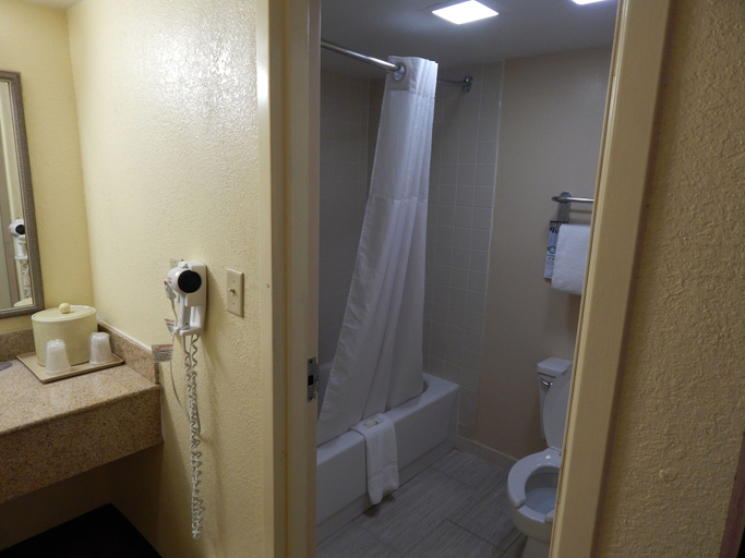 Bathroom 4, Econo Lodge Naval Station Norfolk, Norfolk