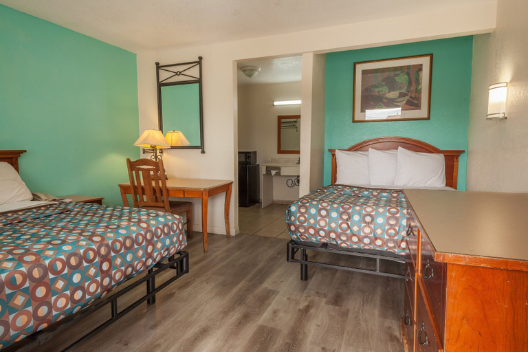 Bedroom 5, Vagabond Inn Hemet, Riverside