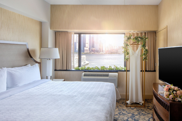 Bedroom 3, Sheraton Lincoln Harbor Hotel, Hudson