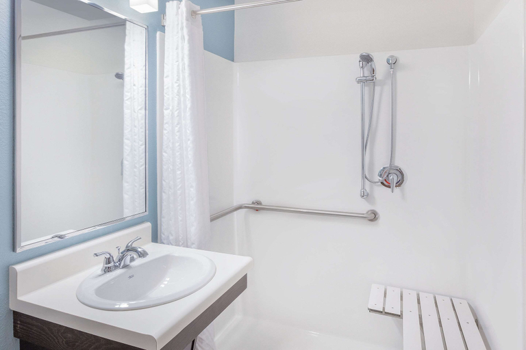 Bathroom 4, WoodSpring Suites Las Colinas - Northwest Dallas, Irving