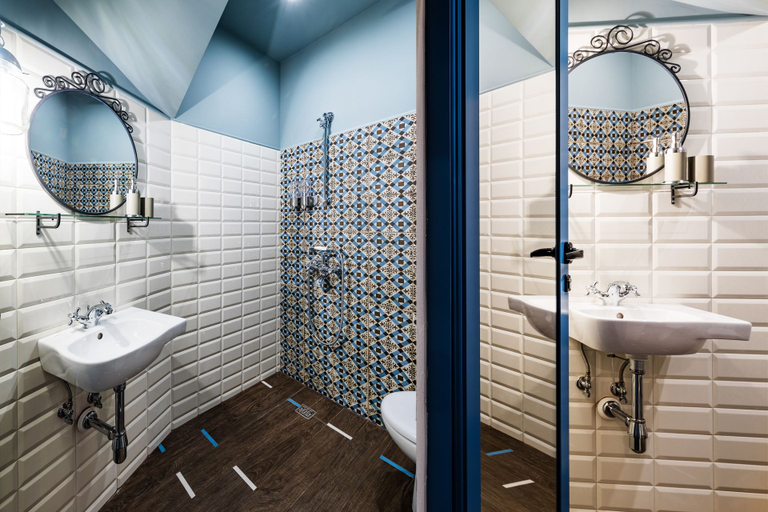 Bathroom 5, 5 Vintage Guest House, Stolichna