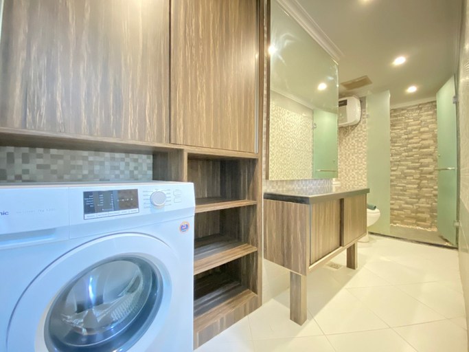 Bathroom 2, Comfy 3BR at Grand Asia Afrika Bandung Apartment, Bandung