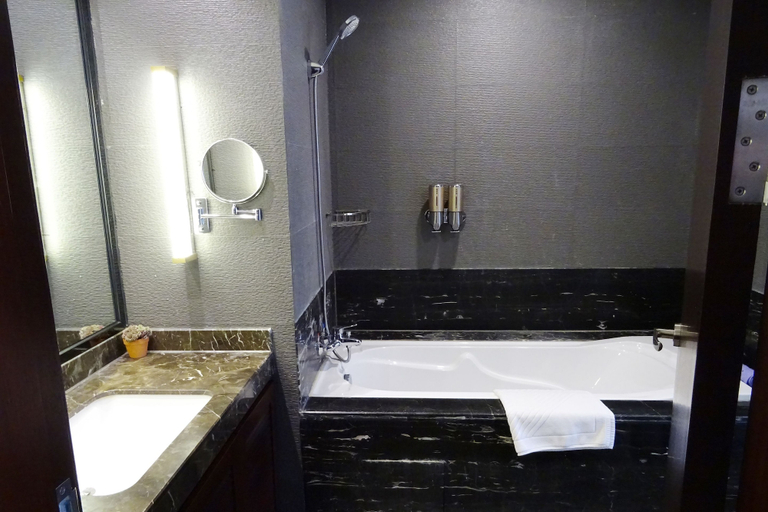 Bathroom 3, Best Western Yantai Hotel, Yantai