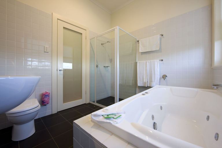Bathroom 4, Longview Vineyard, Adelaide