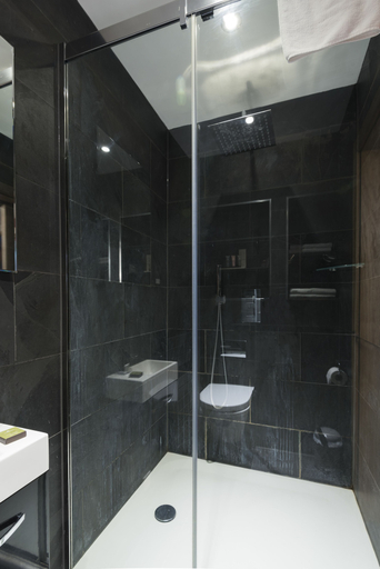 Bathroom 2, St Paul's by Excel Apartments, London