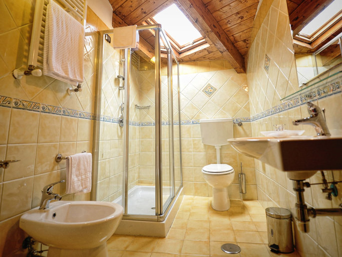 Bathroom 4, Hotel Barbato, Napoli