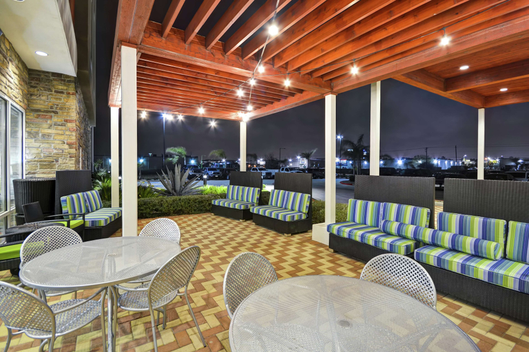 Food & Drinks 5, Home2 Suites by Hilton Brownsville, Cameron