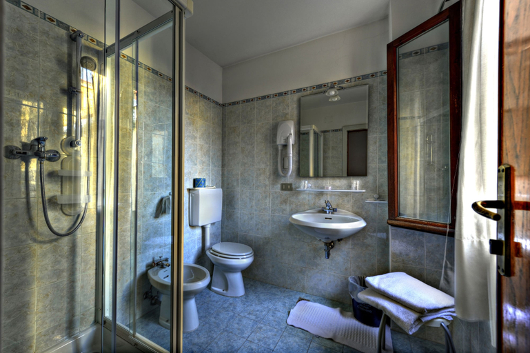 Bathroom 4, Hotel Caprera, Venezia