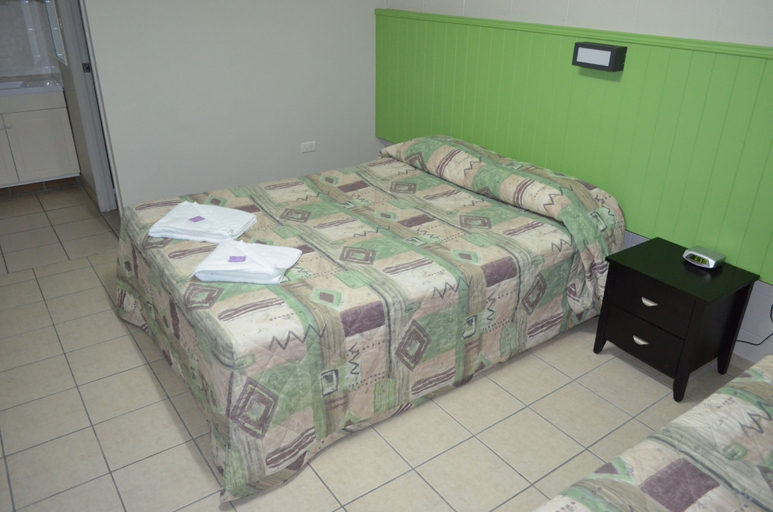 Bedroom 3, Welcome Home Motel and Apartments, Rockhampton