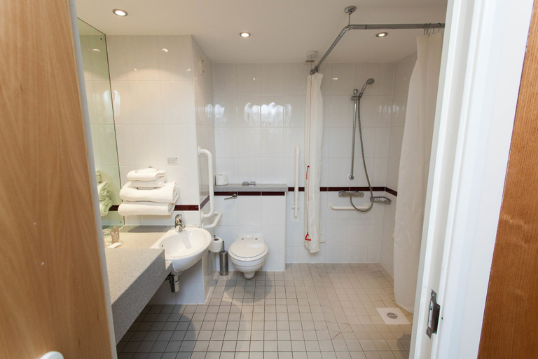 Bathroom 4, Future Inns Cardiff Bay, Cardiff