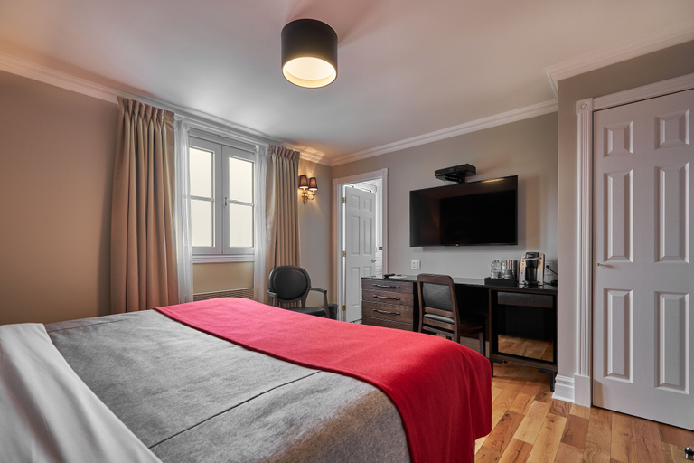 Bedroom 3, Hotel Bonaparte, Montréal