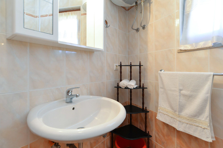 Bathroom 3, Apartment 1096, Premantura