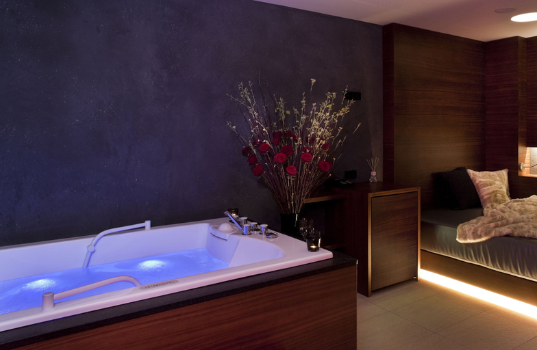 Bathroom 3, AlpenParks Hotel & Apartment Taxacher, Kitzbühel