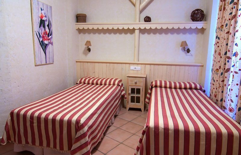 Bedroom 3, Aparthotel La Espadaña, Cádiz