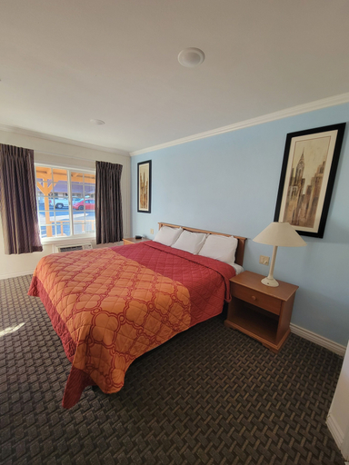 Bedroom 4, Townhouse Motel, Inyo