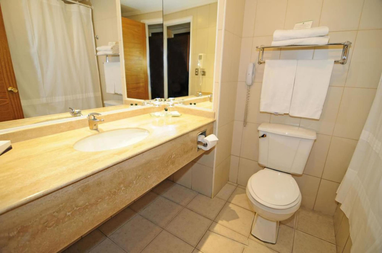 Bathroom 4, Diego De Almagro Calama, El Loa