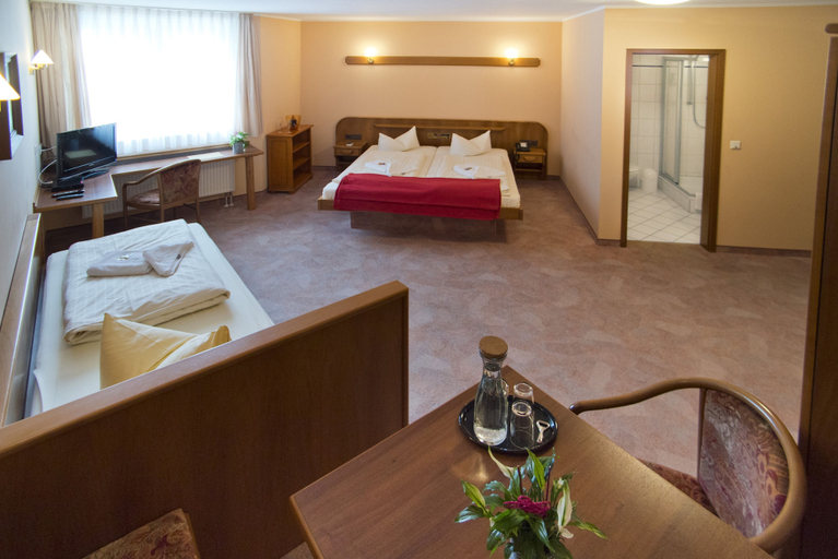 Bedroom 3, Rennsteighotel Herrnberger Hof, Sonneberg
