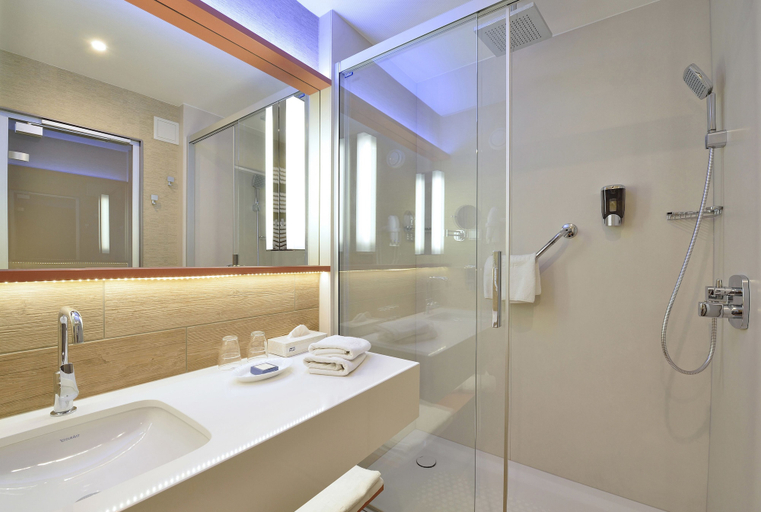 Bathroom 5, Hotel Danubius Health Spa Resort Bük, Csepreg