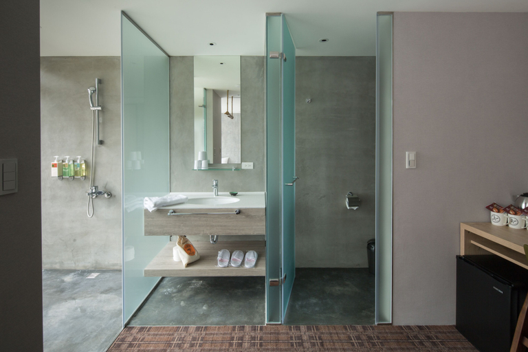 Bathroom 5, Roaders Hotel Zhonghua, Taipei City