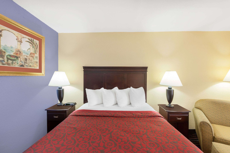 Bedroom 3, Days Inn by Wyndham Uvalde, Uvalde