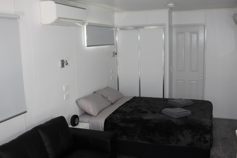 Bedroom 3, Huntsville Caravan Park, Maryborough