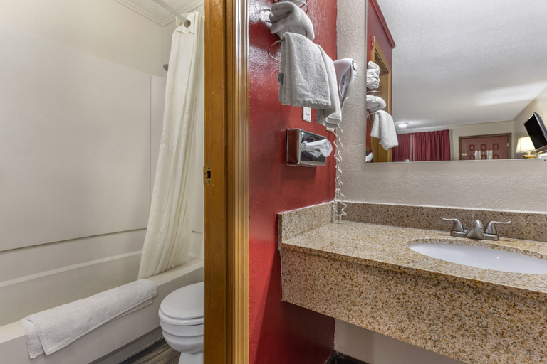 Bathroom 5, Econo Lodge Wooster, Wayne