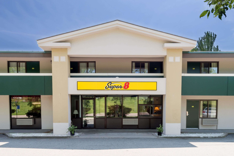 Super 8 by Wyndham White River Junction, Windsor