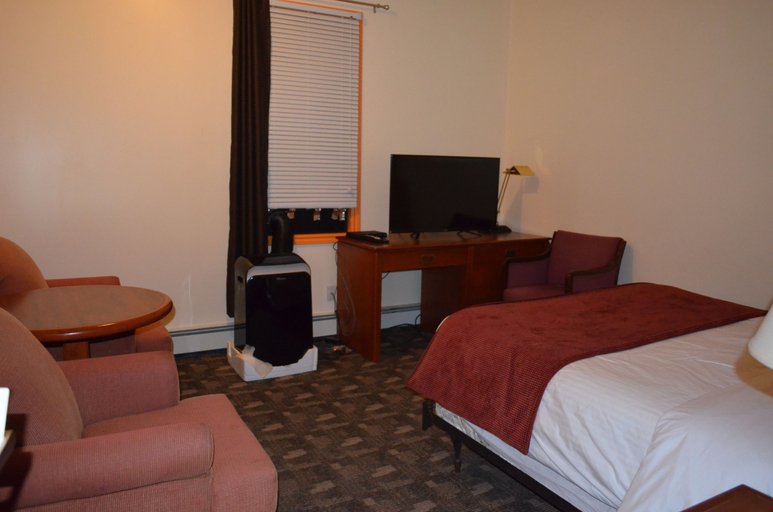Bedroom 2, Two Hills Inn, Division No. 10