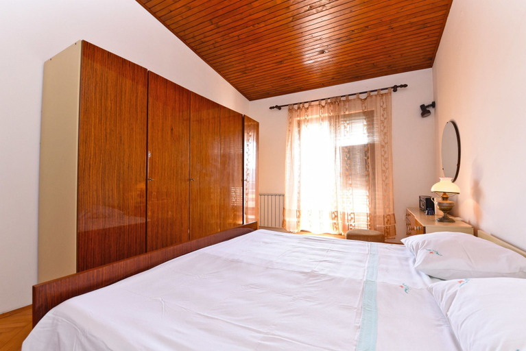 Bedroom 2, Apartment 1560, Fažana