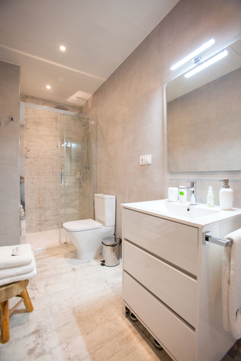 Bathroom 4, Lukanda Mariana, Sevilla