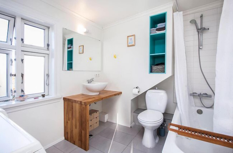 Bathroom, Apartment H4, Reykjavík