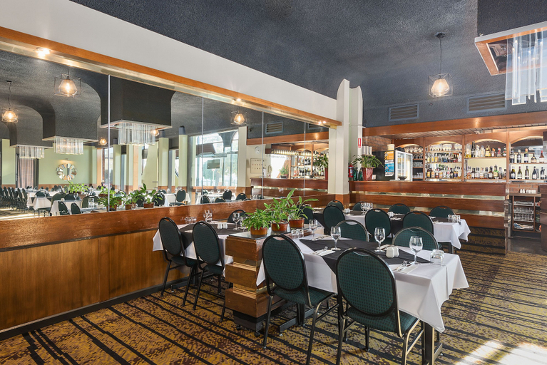 Food & Drinks 5, Beachfront Voyager Motor Inn, Burnie - Pt A