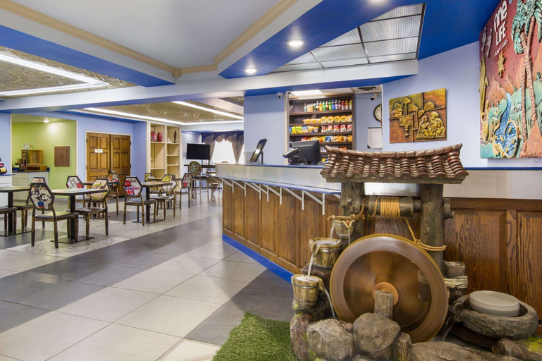Food & Drinks 5, 1 Life Studio and Suites, Vanderburgh
