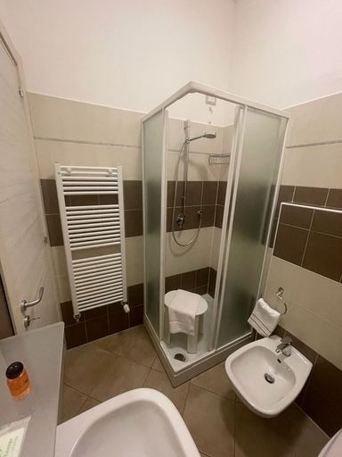 Bathroom 5, Hotel Montecarlo, Milano