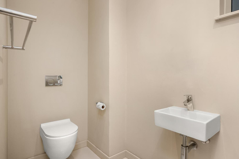 Bathroom 3, Easy Stay - The Tyrwhitt, City of Johannesburg
