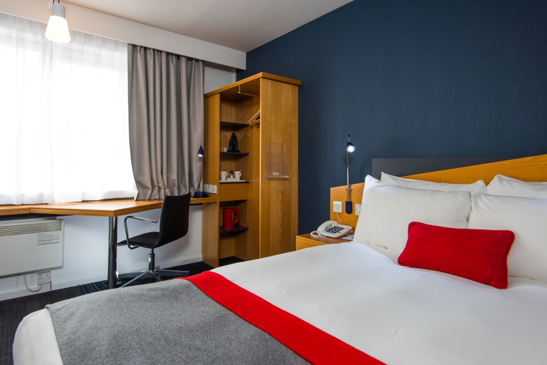Bedroom 5, Holiday Inn Express GLOUCESTER - SOUTH by IHG, Gloucestershire
