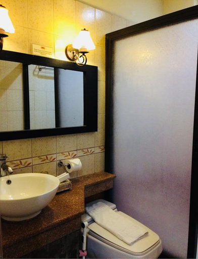 Bathroom 5, Playa Tropical, Currimao
