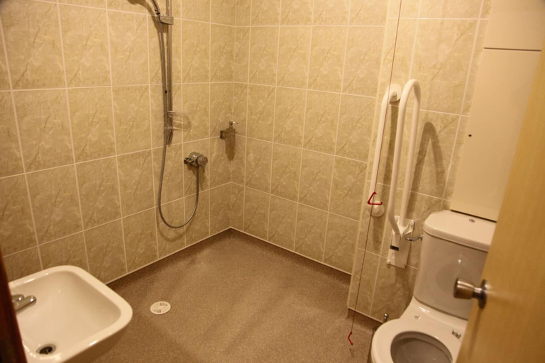 Bathroom 4, The Cambridge Hotel, Kirklees