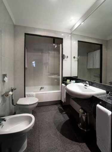 Bathroom 3, Hotel Clarín, Asturias