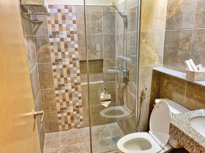 Bathroom 5, New Dawn Hotel Plus, Cagayan de Oro City