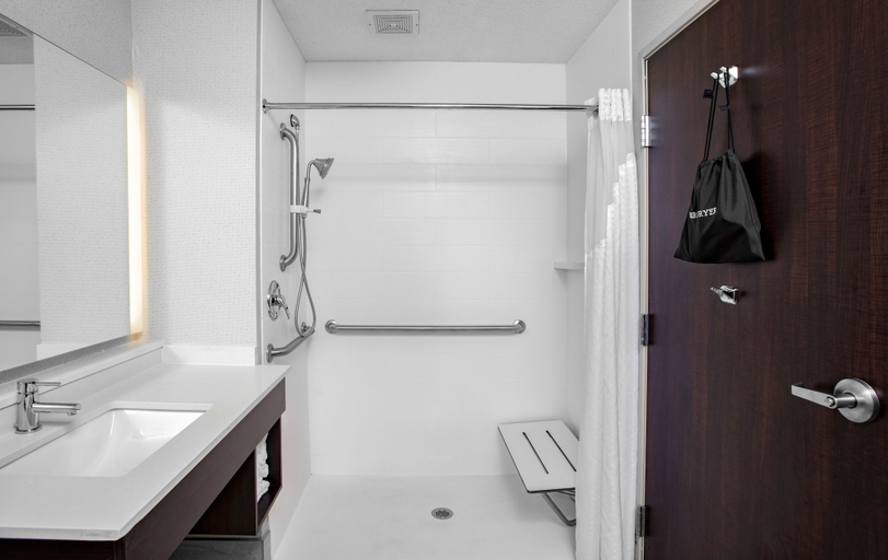 Bathroom 5, Holiday Inn Express & Suites ALTOONA-DES MOINES by IHG, Polk