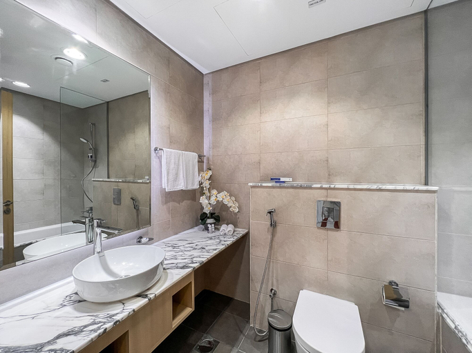Bathroom 5, Luton Vacation Homes - Paramount Midtown, Dubai