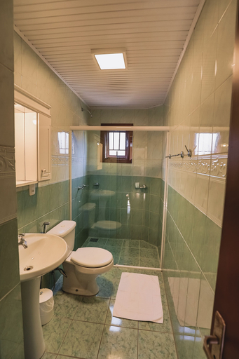 Bathroom, Cammino Della Serra, Canela