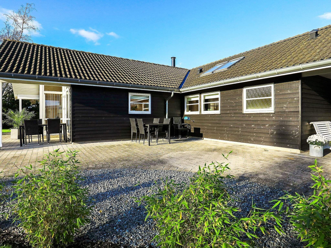 Exterior & Views 2, Charming Holiday Home in Væggerløse With Indoor Whirlpool, Guldborgsund
