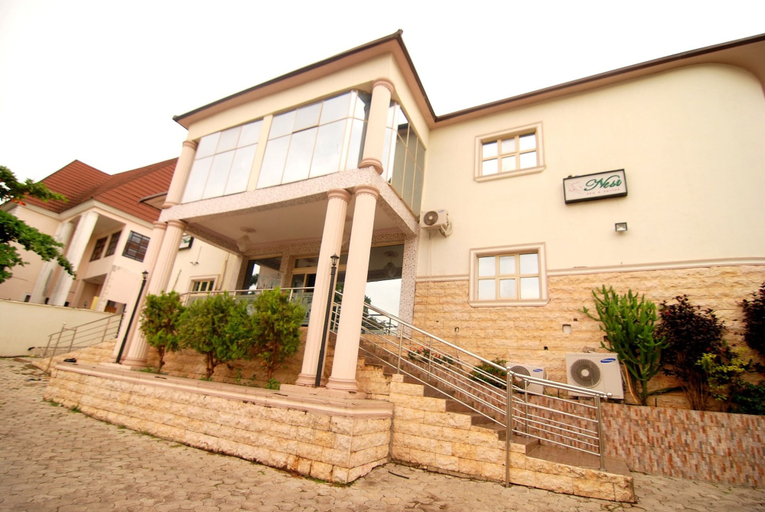 Exterior & Views