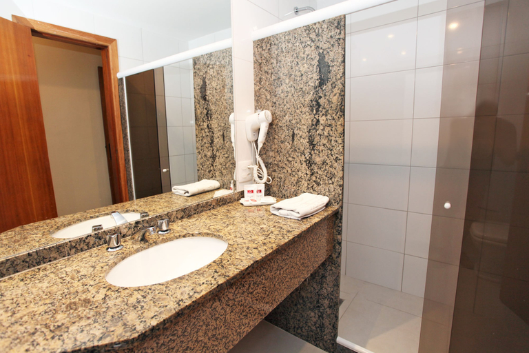 Bathroom 4, Mengo Palace Hotel, Rio de Janeiro