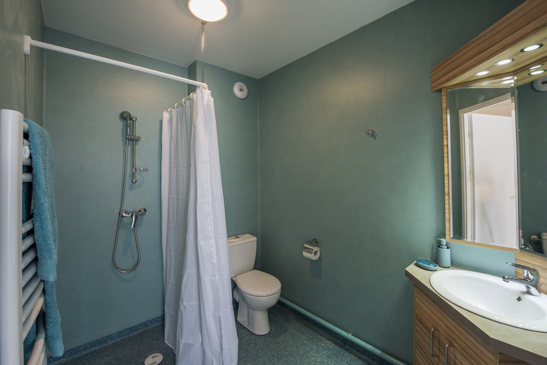 Bathroom 5, Apparteo Bordeaux, Gironde