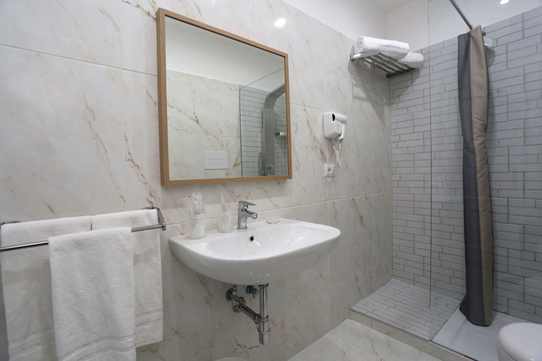 Bathroom 4, Hotel Vergilius Billia, Napoli