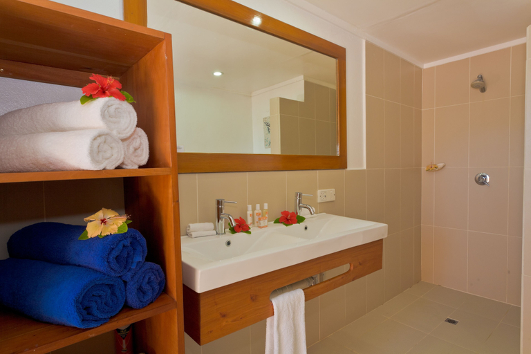 Bathroom 5, Toberua Island Resort, Tailevu