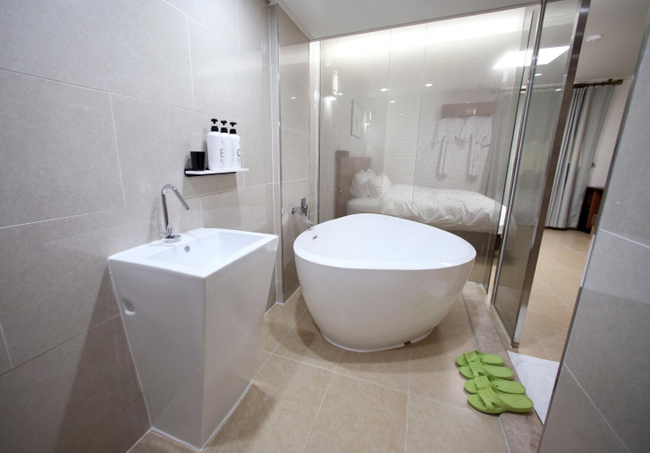Bathroom 3, Hotel You&I, Nam